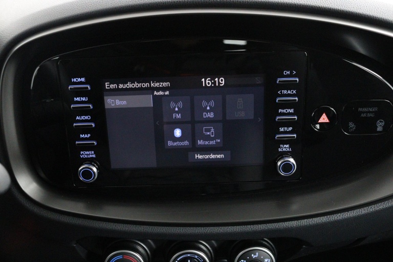 Toyota Aygo X - 1.0 VVT-i MT Play 8