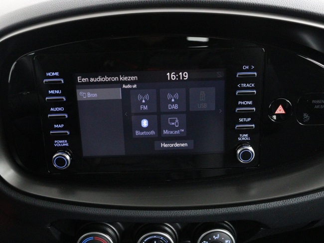 Toyota Aygo X - 1.0 VVT-i MT Play