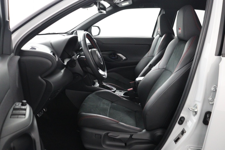 Toyota Yaris Cross - 1.5 Hybrid GR Sport 16