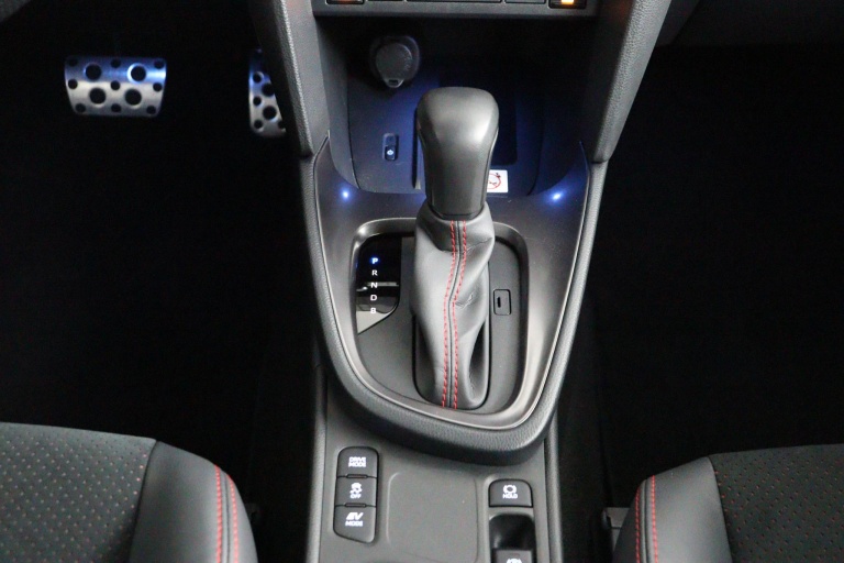 Toyota Yaris Cross - 1.5 Hybrid GR Sport 56