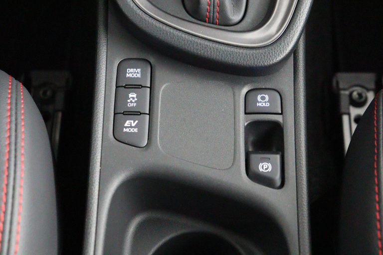 Toyota Yaris Cross - 1.5 Hybrid GR Sport 57