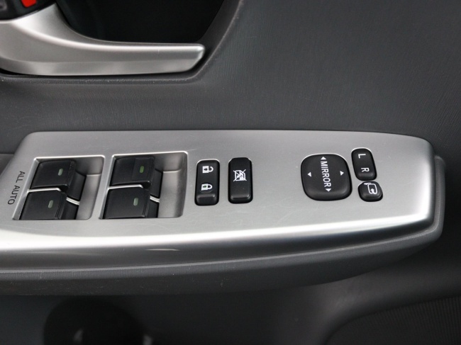 Toyota Prius Wagon - 1.8 Aspiration Limited