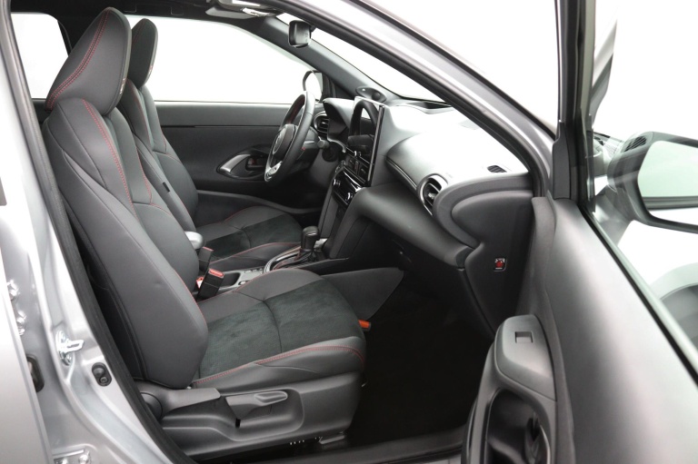 Toyota Yaris Cross - 1.5 Hybrid 130 GR SPORT 10