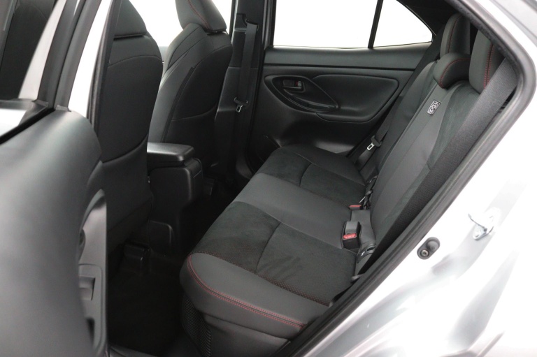 Toyota Yaris Cross - 1.5 Hybrid 130 GR SPORT 12