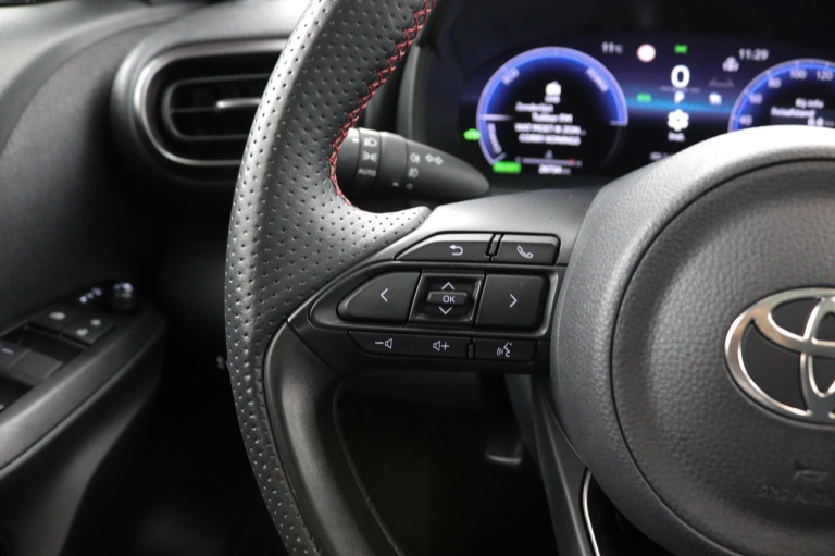 Toyota Yaris Cross - 1.5 Hybrid 130 GR SPORT 17