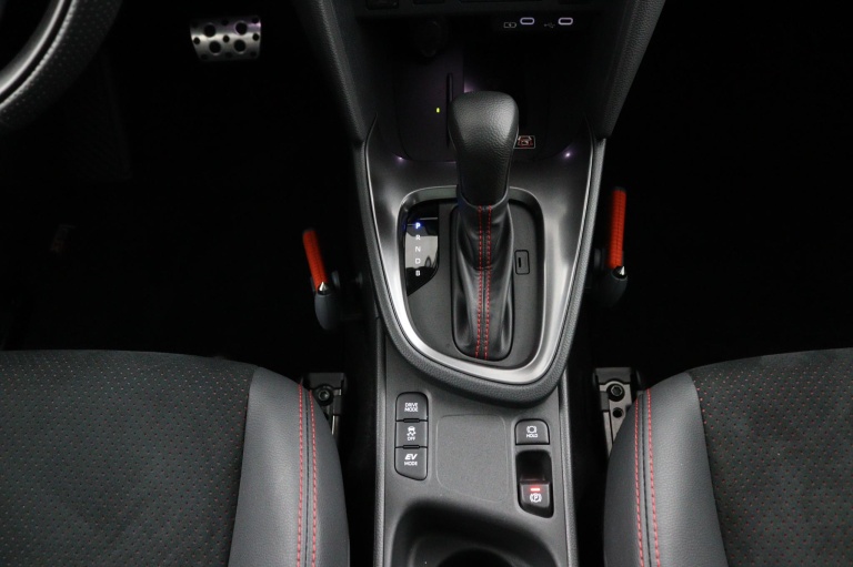 Toyota Yaris Cross - 1.5 Hybrid 130 GR SPORT 23