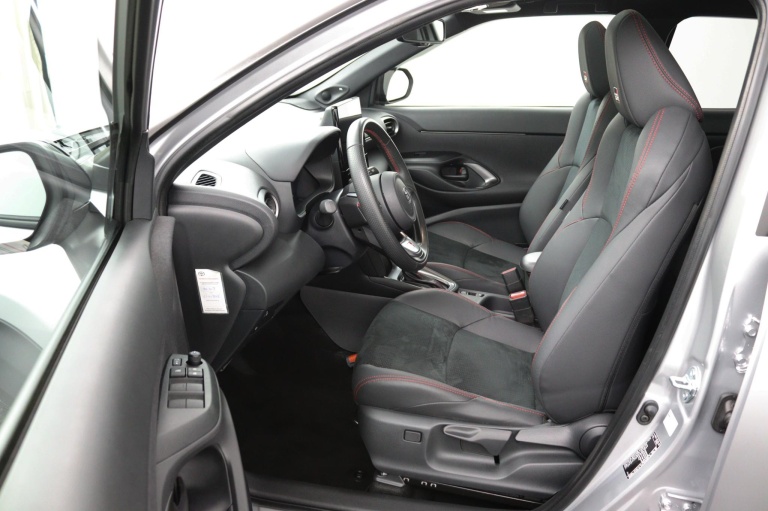 Toyota Yaris Cross - 1.5 Hybrid 130 GR SPORT 9