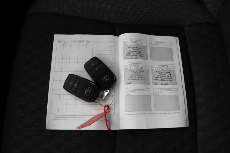 Toyota Yaris - 1.5 Hybrid Dynamic 11