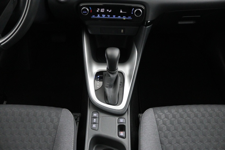 Toyota Yaris - 1.5 Hybrid Dynamic 26