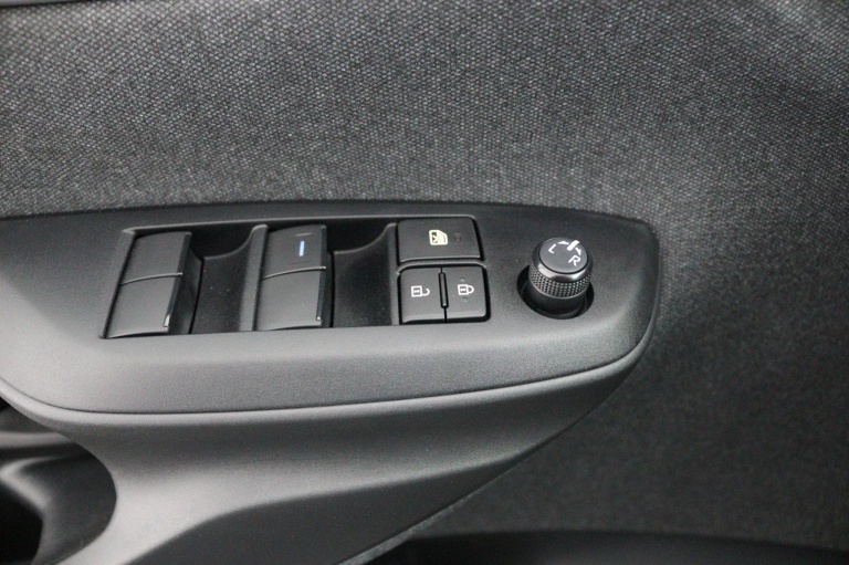 Toyota Yaris - 1.5 Hybrid Dynamic 28