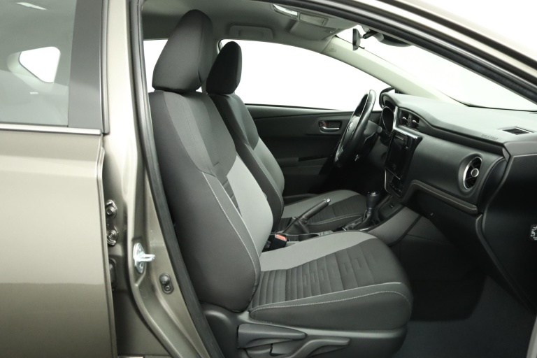 Toyota Auris - 1.2T Aspiration 22