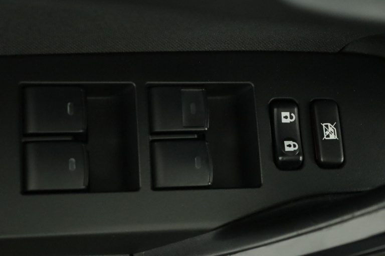 Toyota Auris - 1.2T Aspiration 29