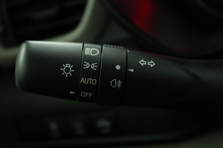 Suzuki Swift - 1.2 Select Smart Hybrid 29