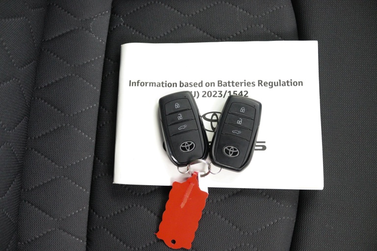 Toyota Corolla Cross - Hybrid 140 Style 25