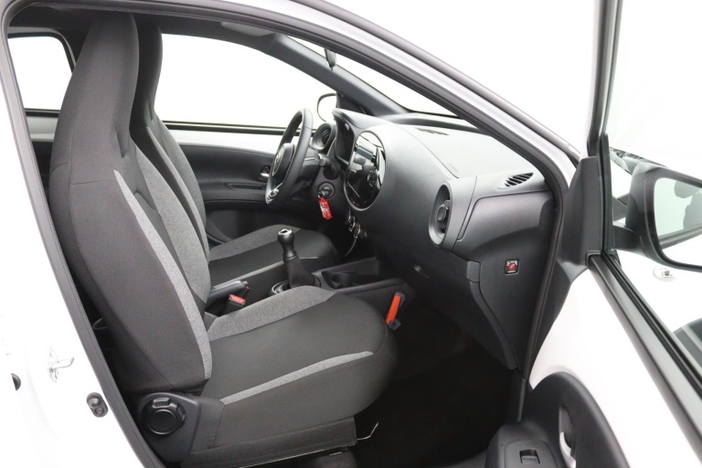 Toyota Aygo X - 1.0 VVT-i MT Play 10