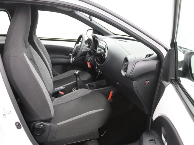 Toyota Aygo X - 1.0 VVT-i MT Play