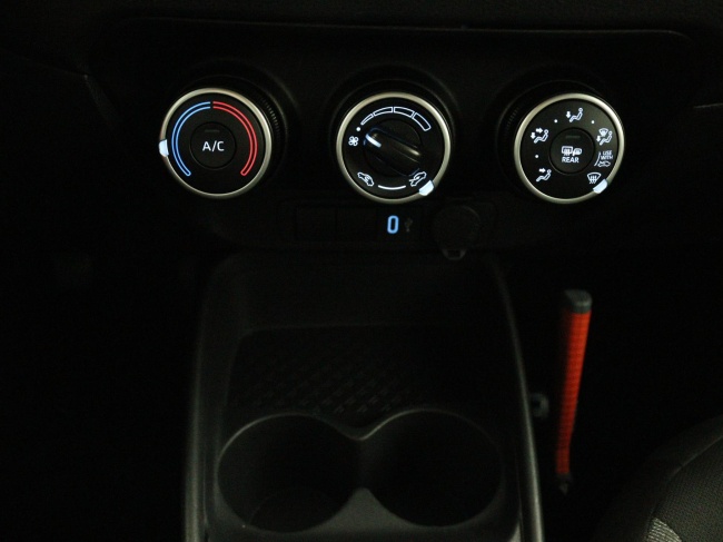 Toyota Aygo X - 1.0 VVT-i MT Play