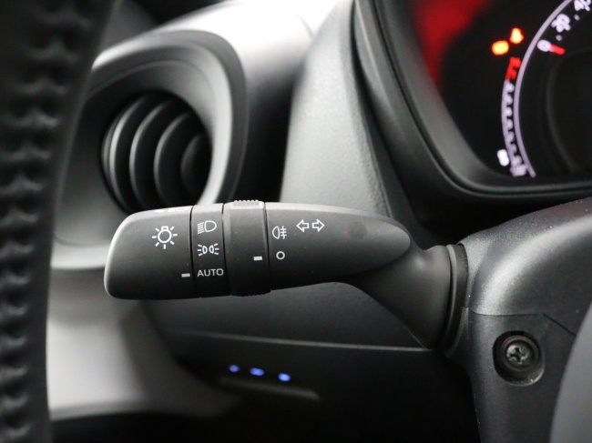 Toyota Aygo X - 1.0 VVT-i MT Play