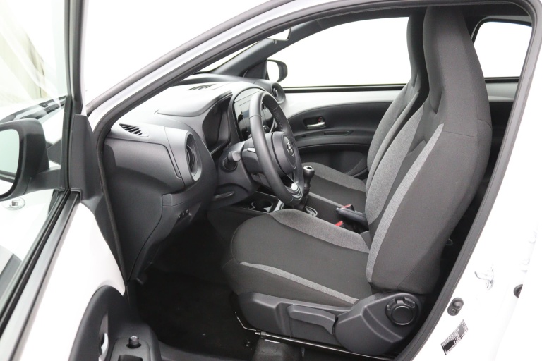 Toyota Aygo X - 1.0 VVT-i MT Play 9