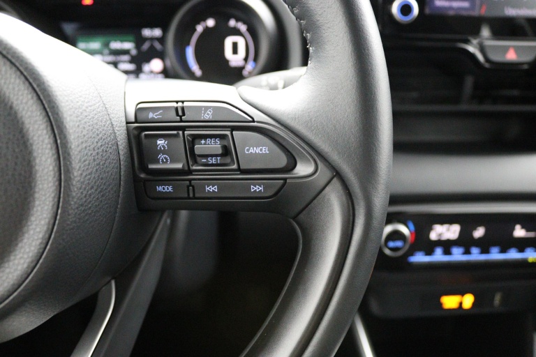 Toyota Yaris - 1.5 Hybrid Dynamic 19