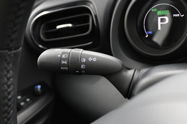 Toyota Yaris - 1.5 Hybrid Dynamic 28