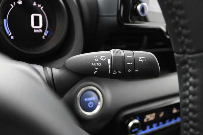 Toyota Yaris - 1.5 Hybrid Dynamic 29