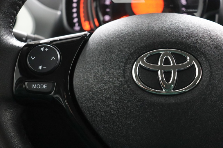 Toyota Aygo - 1.0 VVT-i x-play 19