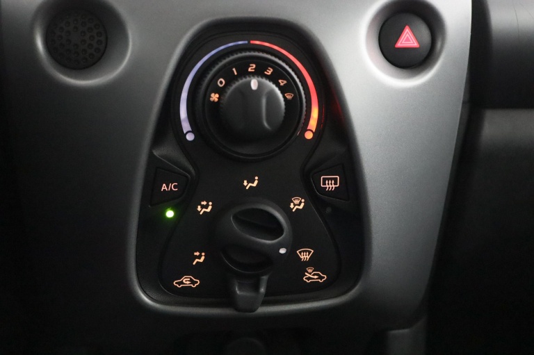 Toyota Aygo - 1.0 VVT-i x-play 7