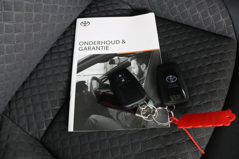 Toyota C-HR - 2.0 Hybrid Dynamic 11