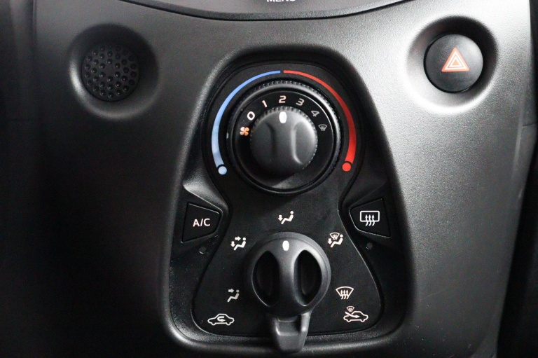 Toyota Aygo - 1.0 VVT-i x-now 7