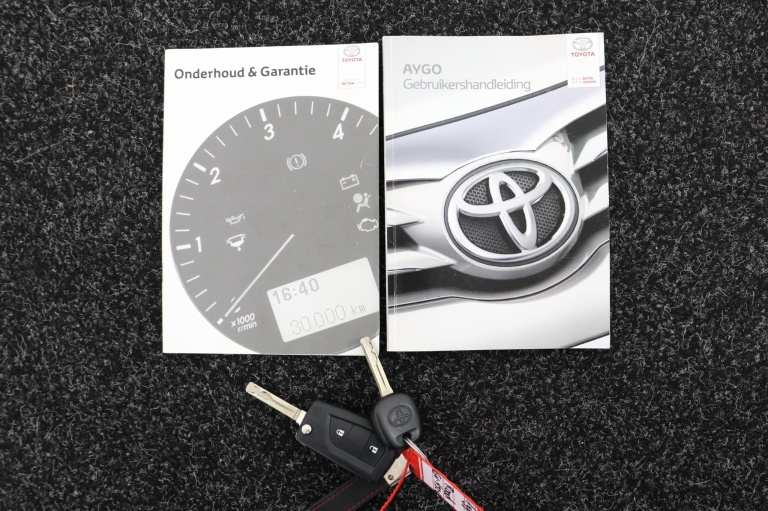 Toyota Aygo - 1.0 VVT-i x-now 9