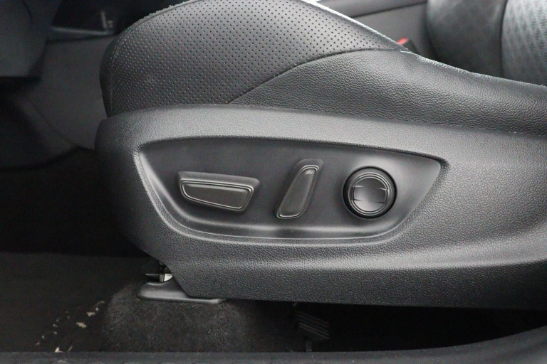 Toyota C-HR - 1.8 Hybrid Executive 47