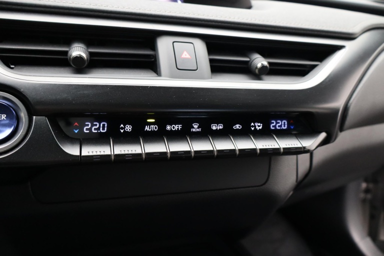 Lexus UX - 300e 54 kWh 23