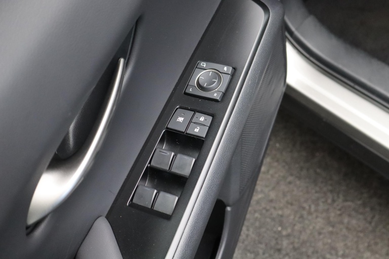 Lexus UX - 300e 54 kWh 28