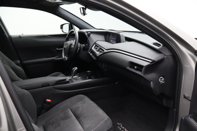 Lexus UX - 300e 54 kWh 32