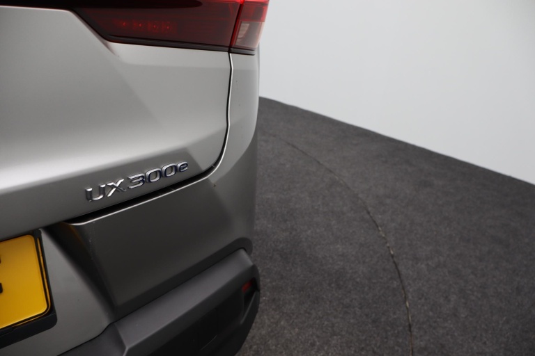 Lexus UX - 300e 54 kWh 40