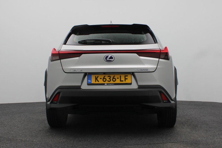 Lexus UX - 300e 54 kWh 6