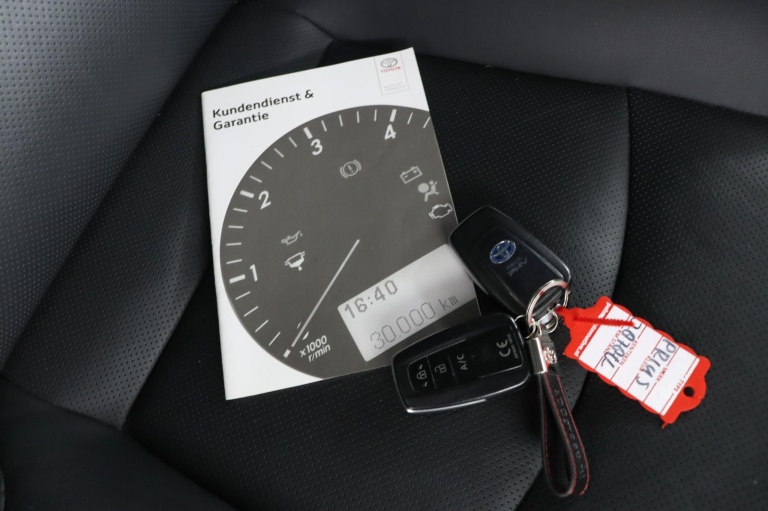 Toyota Prius - 1.8 Plug-in Executive 11