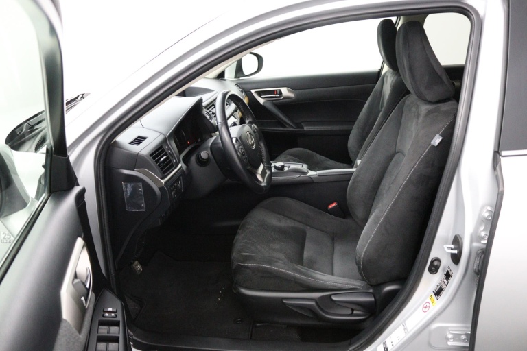 Lexus CT - 200h 25th Edition 17