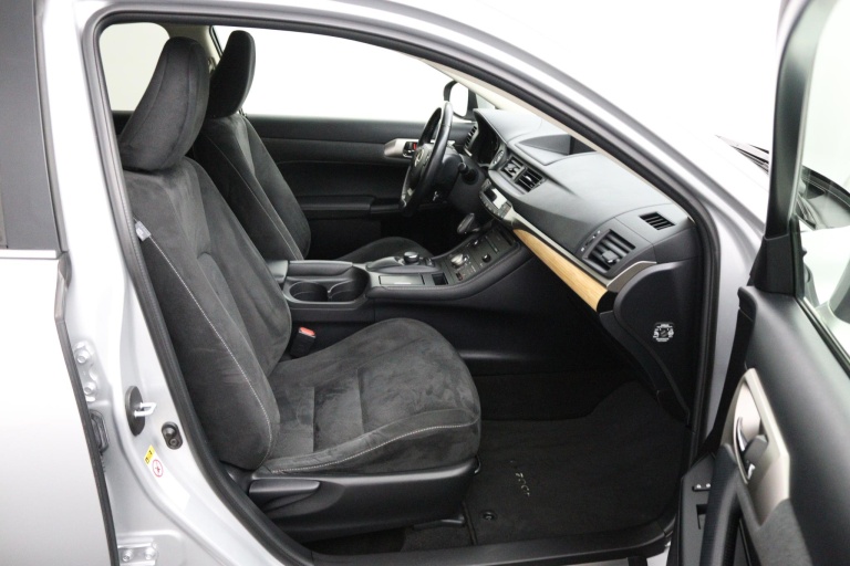 Lexus CT - 200h 25th Edition 22