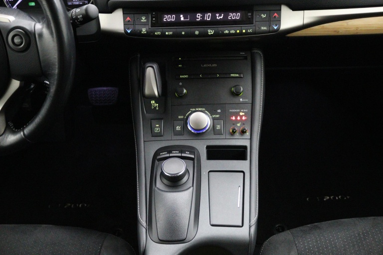 Lexus CT - 200h 25th Edition 26