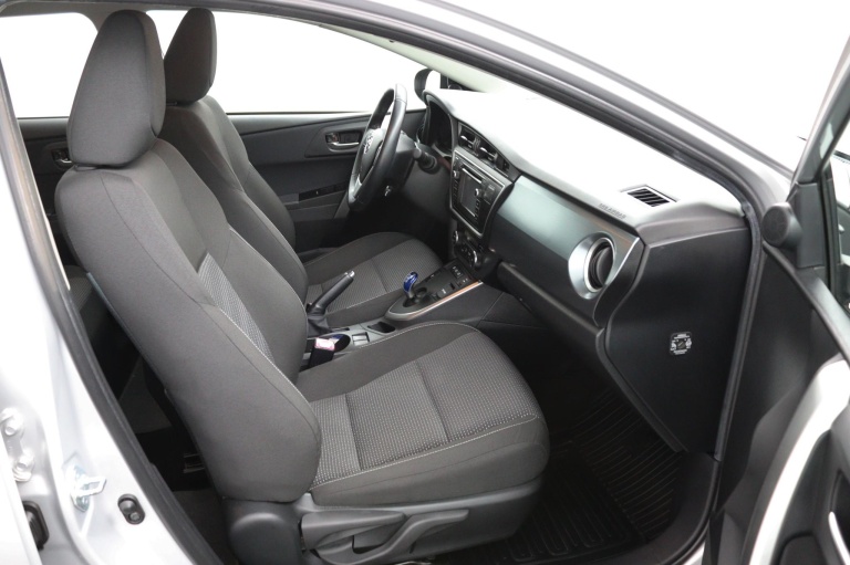 Toyota Auris - 1.8 Hybrid Dynamic 10