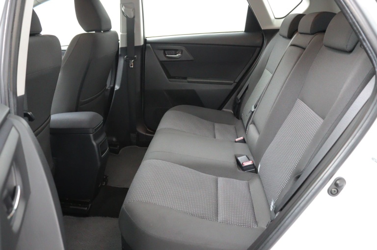 Toyota Auris - 1.8 Hybrid Dynamic 12