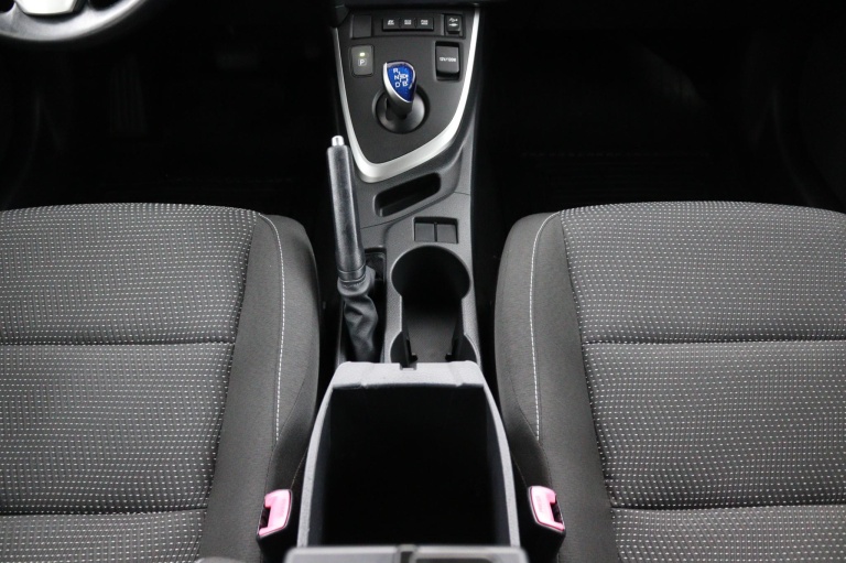 Toyota Auris - 1.8 Hybrid Dynamic 18