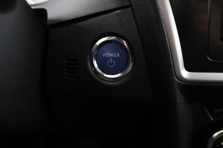 Toyota Auris - 1.8 Hybrid Dynamic 21