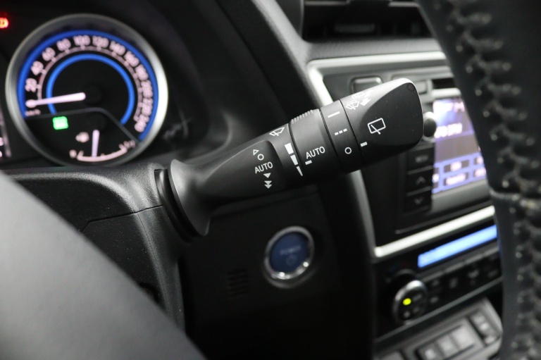 Toyota Auris - 1.8 Hybrid Dynamic 24