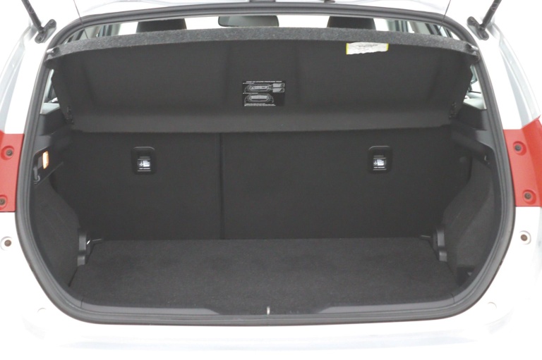 Toyota Auris - 1.8 Hybrid Dynamic 28