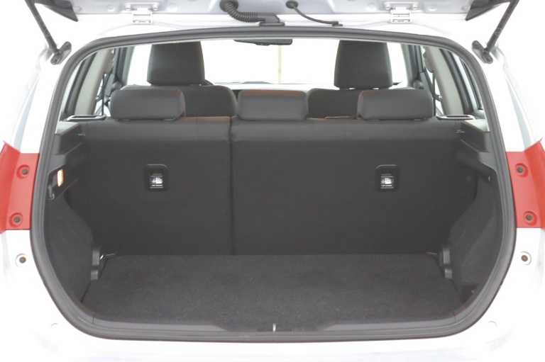 Toyota Auris - 1.8 Hybrid Dynamic 29