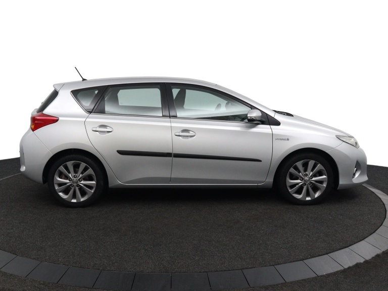 Toyota Auris - 1.8 Hybrid Dynamic 6