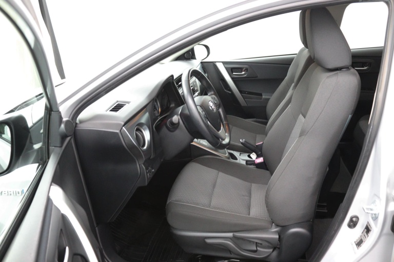 Toyota Auris - 1.8 Hybrid Dynamic 9